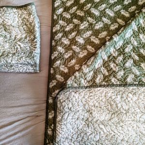 Set of queen bedding